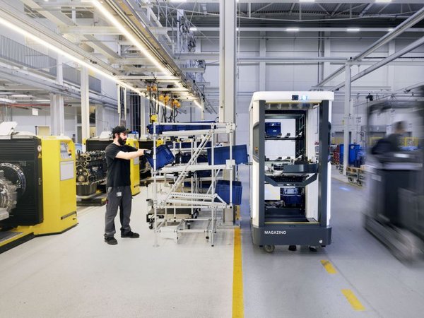 Utz EUROTEC containers loaded onto SOTO robot