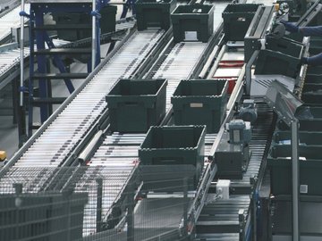 Nestable containers on an automation system