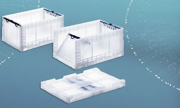 三个空载的Utz折叠大型周转箱，其中配有模内标签的处于折叠状态。